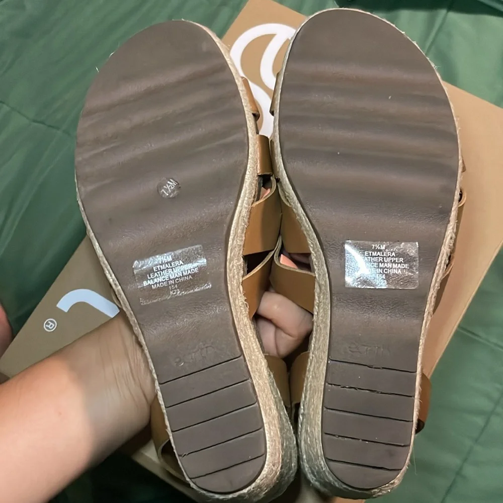 Earth Malera Leather Wedge- Size 7.5